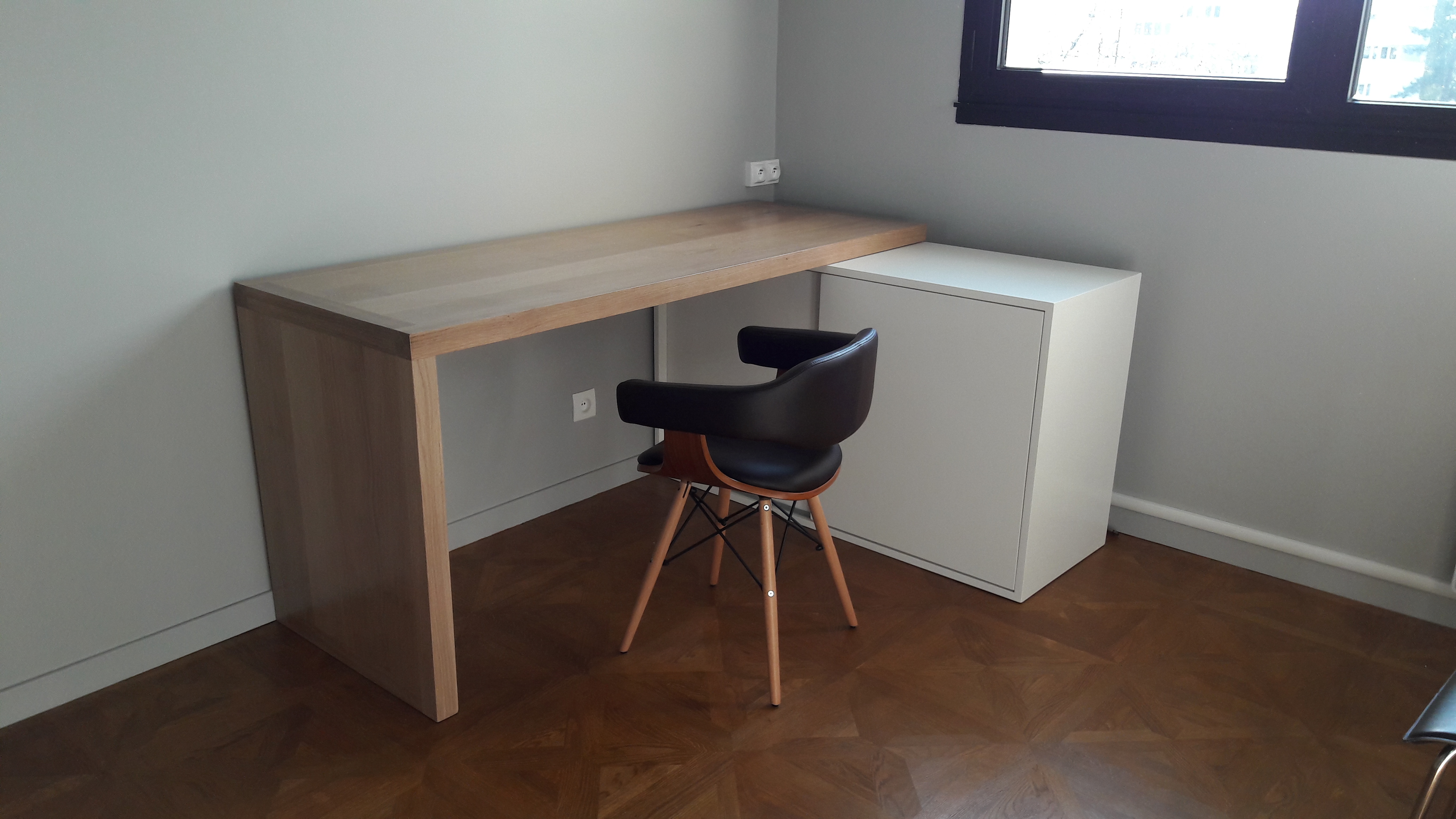 Bureau en chêne massif avec caisson de rangement laqué blanc